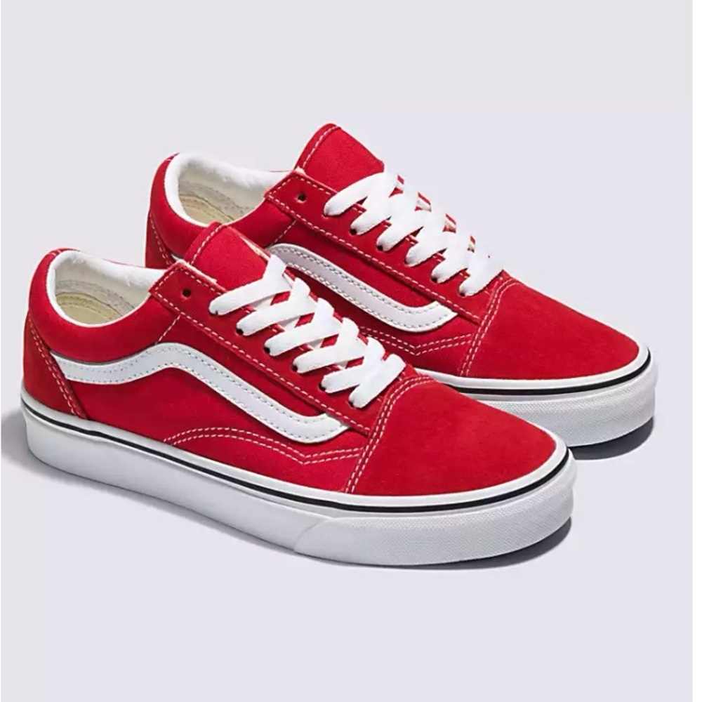 Vans Old Skool Shoe in Red